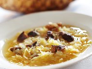 Рецепта Диетична зелева супа с гъби печурки, картоф и домати
